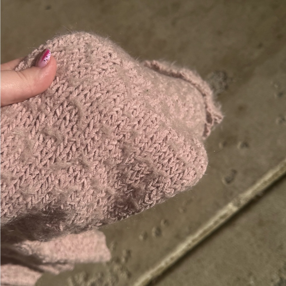POL chunky cable-knit chenille turtleneck sweater in a dusty pink - Picture 6 of 6